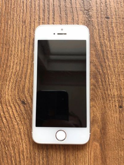 Лот: 12887368. Фото: 1. Apple iPhone SE 16gb Silver б... Смартфоны