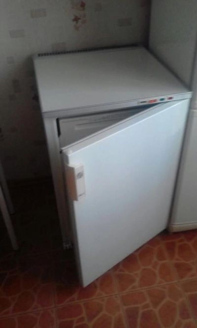 Лот: 9014395. Фото: 1. Морозилка Бирюса. Холодильники, морозильные камеры