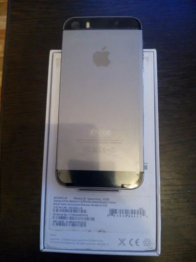 Лот: 9839064. Фото: 1. Iphone 5s space gray. Смартфоны
