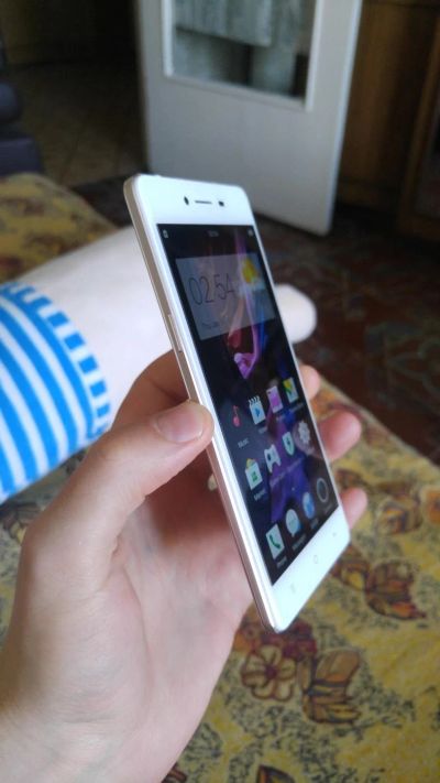 Лот: 7848541. Фото: 1. OPPO R7. В плёнках, почти не использовался... Смартфоны