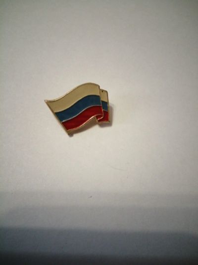 Лот: 18798254. Фото: 1. Значок флаг. Сувенирные
