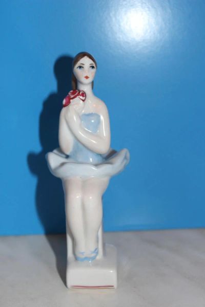 Лот: 9075163. Фото: 1. Фарфоровая статуэтка "Балерина... Фарфор, керамика