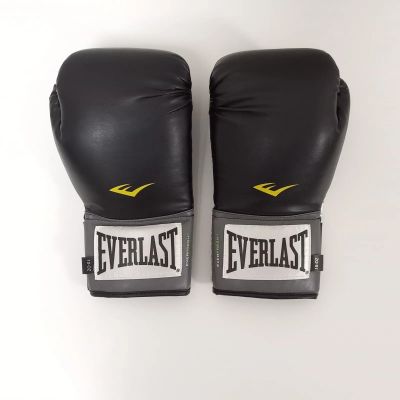 Лот: 24863720. Фото: 1. Боксерские перчатки Everlast 10... Перчатки