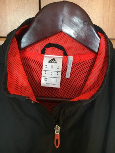 Лот: 19607449. Фото: 1. Adidas, оригинал. Верхняя одежда