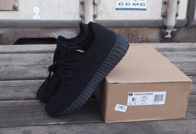 Лот: 8264903. Фото: 1. Кроссовки Adidas Yeezy 550. Кеды, кроссовки, слипоны