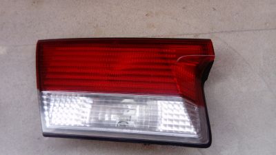 Лот: 14352650. Фото: 1. Стоп крышки багажника Nissan Sunny... Оптика и освещение