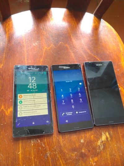 Лот: 21451652. Фото: 1. Смартфоны sony 3 шт одним лотом. Смартфоны