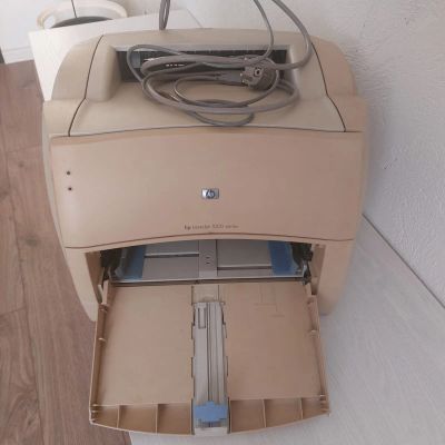 Лот: 25281442. Фото: 1. Принтер HP LaserJet 1000. Картриджи, расходные материалы