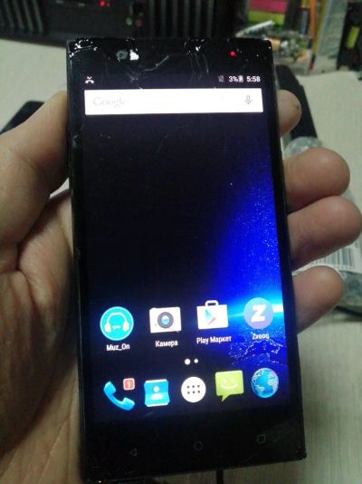 Лот: 17052790. Фото: 1. Смартфон Highscreen Boost 3 2gb... Смартфоны