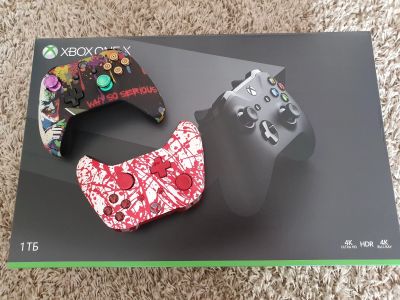 Лот: 15516879. Фото: 1. Xbox one x 1TB + 2 эксклюзивных... Игровые приставки, консоли