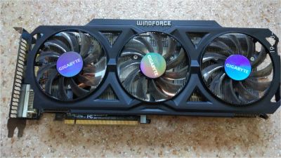 Лот: 11203664. Фото: 1. Продам видеокарту GigaByte AMD... Видеокарты