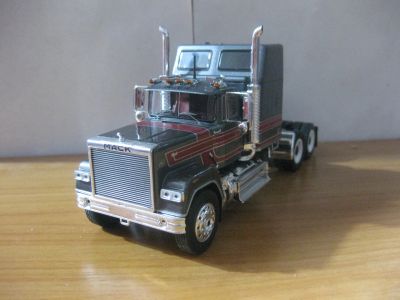 Лот: 20853909. Фото: 1. Mack Magnum Superliner . (IXO... Автомоделизм