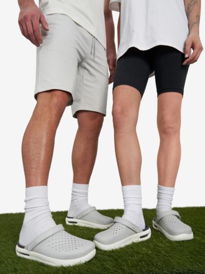 Лот: 25370098. Фото: 1. Сабо Crocs InMotion, Серый. Шлепанцы, сланцы