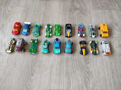 Лот: 19018735. Фото: 1. Hot wheels машинки 18 штук + трасса. Машины и техника