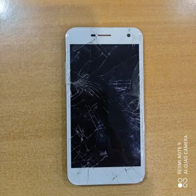 Лот: 16953404. Фото: 1. смартфон Wileyfox Spark 2/16. Смартфоны
