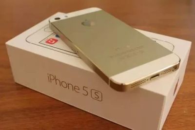 Лот: 8864343. Фото: 1. iPhone 5s 16gb, золотой, комплект... Смартфоны