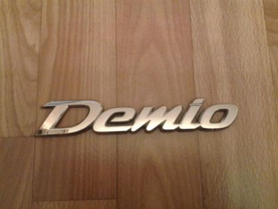 Лот: 10573566. Фото: 1. Эмблема Багажника Mazda Demio. Кузов