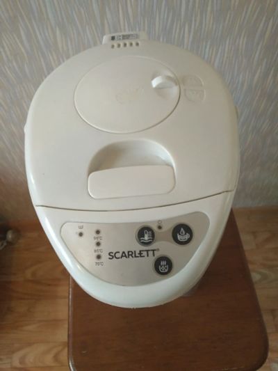 Лот: 25190256. Фото: 1. Термопот Scarlett объем 3,5л. Чайники, кофемашины, кулеры