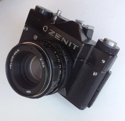 Лот: 14371475. Фото: 1. Фотоаппарат Зенит ZENIT TTL Helios-44M. Плёночные зеркальные