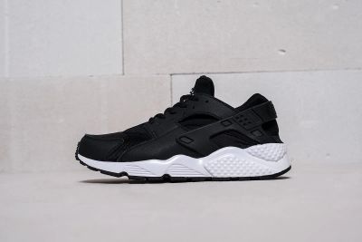 Лот: 11617863. Фото: 1. Кроссовки Nike Air Huarache. Кеды, кроссовки, слипоны