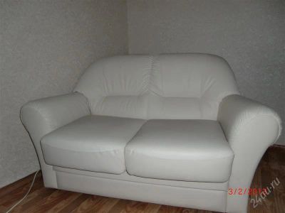 Лот: 2484087. Фото: 1. Кожаный диван, раскладной, в отличном... Кресла, пуфы