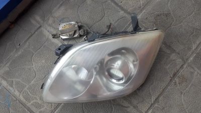 Лот: 12653203. Фото: 1. Передняя фара правая Toyota Avensis... Оптика и освещение