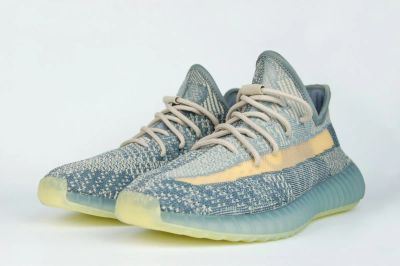 Лот: 16847576. Фото: 1. Кроссовки Adidas Yeezy 350 boost... Кеды, кроссовки, слипоны