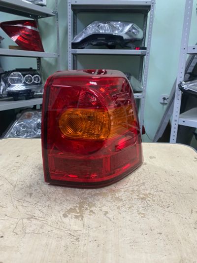 Лот: 25646572. Фото: 1. Задний правый фонарь Toyota Land... Оптика и освещение
