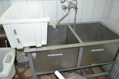 Лот: 5741308. Фото: 1. Продам 2-х секционную мойку,столовую... Пищевое