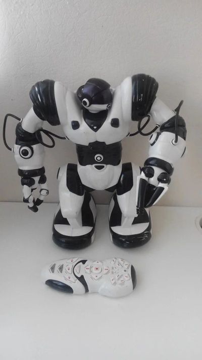Лот: 4770476. Фото: 1. Робот WowWee Robosapien 8083. Электронные