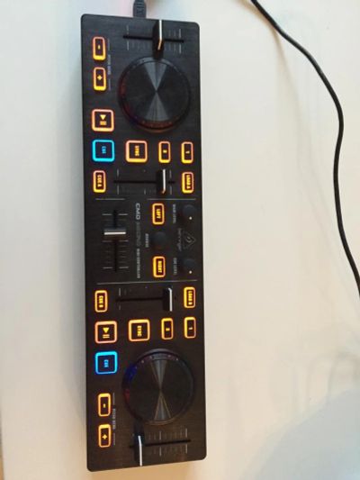 Лот: 7646028. Фото: 1. DJ пульт behringer CMD micro. DJ-оборудование