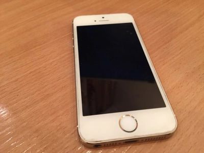 Лот: 5445244. Фото: 1. iPhone 5s 32GB Gold. Смартфоны