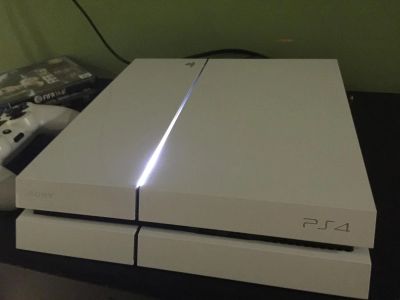 Лот: 6812044. Фото: 1. PlayStation 4 White Edition. Игровые приставки, консоли