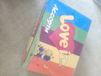 Лот: 17284875. Фото: 1. Жвачка "love is...". Жевательная резинка