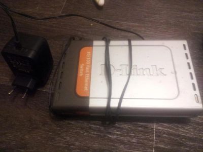 Лот: 6460124. Фото: 1. 8 портовый свитч D-link DES-1008D. Маршрутизаторы (роутеры)