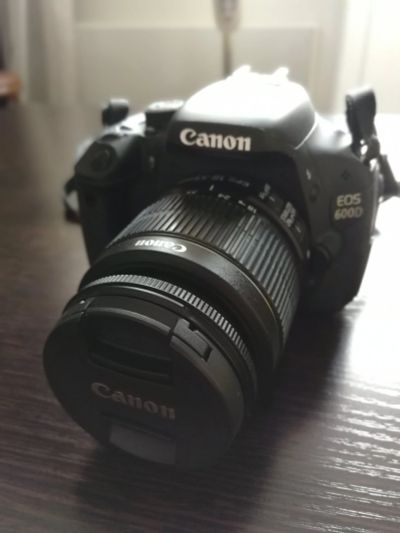 Лот: 11845793. Фото: 1. Зеркальный фотоаппарат CANON EOS... Цифровые зеркальные