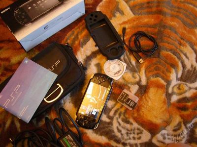 Лот: 1544589. Фото: 1. PSP 2008 полный комплект. Прошитая... Игровые приставки, консоли