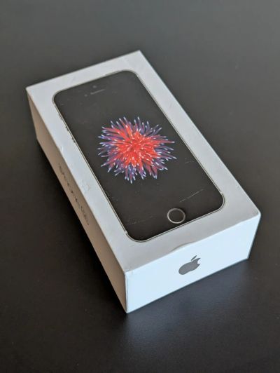 Лот: 25234391. Фото: 1. iPhone SE 16GB. Смартфоны
