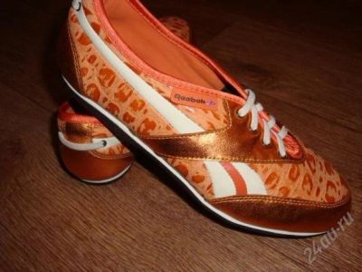 Лот: 783564. Фото: 1. кроссовки кожаные женские reebok... Кеды, кроссовки, слипоны