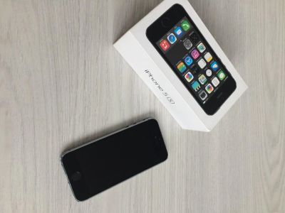 Лот: 7354488. Фото: 1. iPhone 5s Space Grey 16Gb. Смартфоны