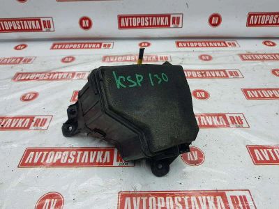 Лот: 20901312. Фото: 1. Блок предохранителей Toyota Vitz... Двигатель и элементы двигателя