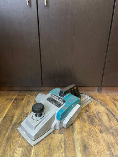 Лот: 19932547. Фото: 1. Рубанок Makita 1806B. Электроинструмент