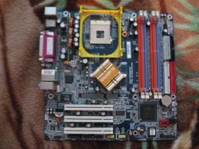 Лот: 488964. Фото: 1. материнская плата gigabyte ga-8i865gvmk. Материнские платы