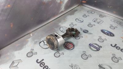 Лот: 23588529. Фото: 1. Поршень с шатуном Nissan Caravan... Двигатель и элементы двигателя