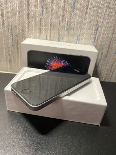 Лот: 17322030. Фото: 1. iPhone SE, Space Gray, 64GB. Смартфоны