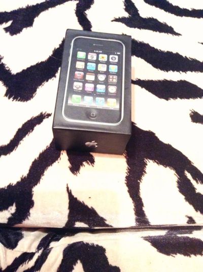 Лот: 3170130. Фото: 1. iphone 3gs 16gb отличный +4 чехла. Смартфоны