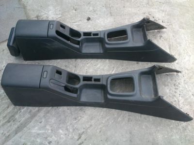 Лот: 11409507. Фото: 1. Подлокотник Subaru Impreza GG2... Салон