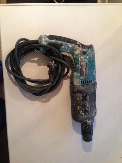 Лот: 6456635. Фото: 1. Makita HR2470 в кейсе. Электроинструмент