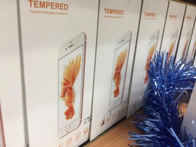 Лот: 10823346. Фото: 1. Защитное стекло Tempered на iPhone... Защитные стёкла, защитные плёнки