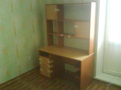 Лот: 888655. Фото: 1. Стол письменный с полками. Другое (офисная мебель и домашние кабинеты)
